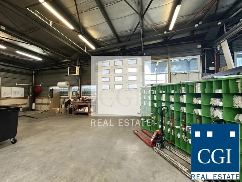 Local d'activités dans Fontaine à vendre - Photo intérieure – Image 2 sur 12