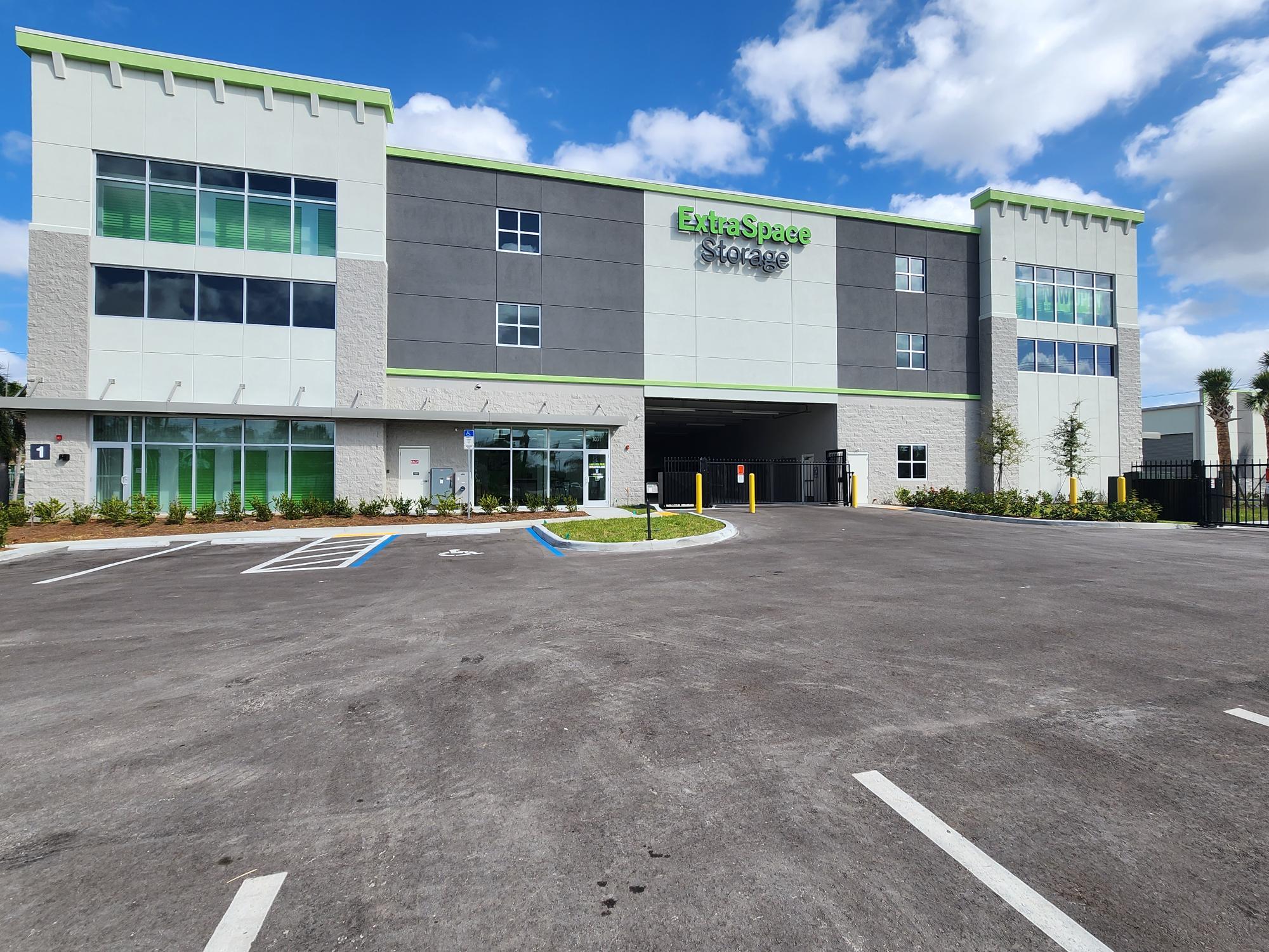3031 Palm Beach Blvd, Fort Myers, FL à louer Photo de l’immeuble– Image 1 sur 10