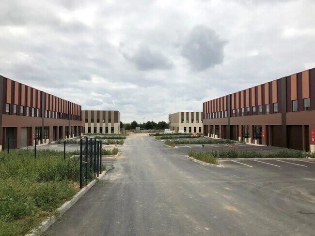 Plus de détails pour Local d’activités à vendre