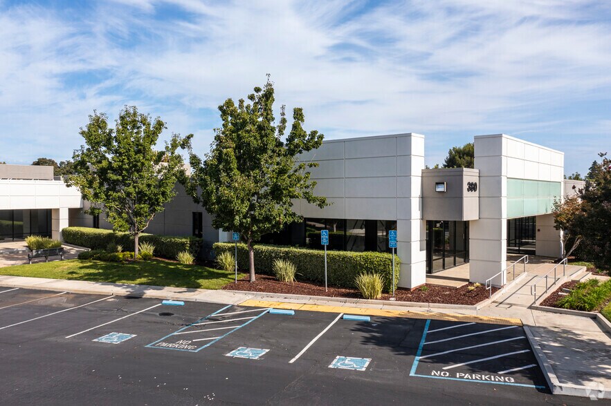 380 N Bernardo Ave, Mountain View, CA à louer - Photo de l’immeuble – Image 3 sur 6