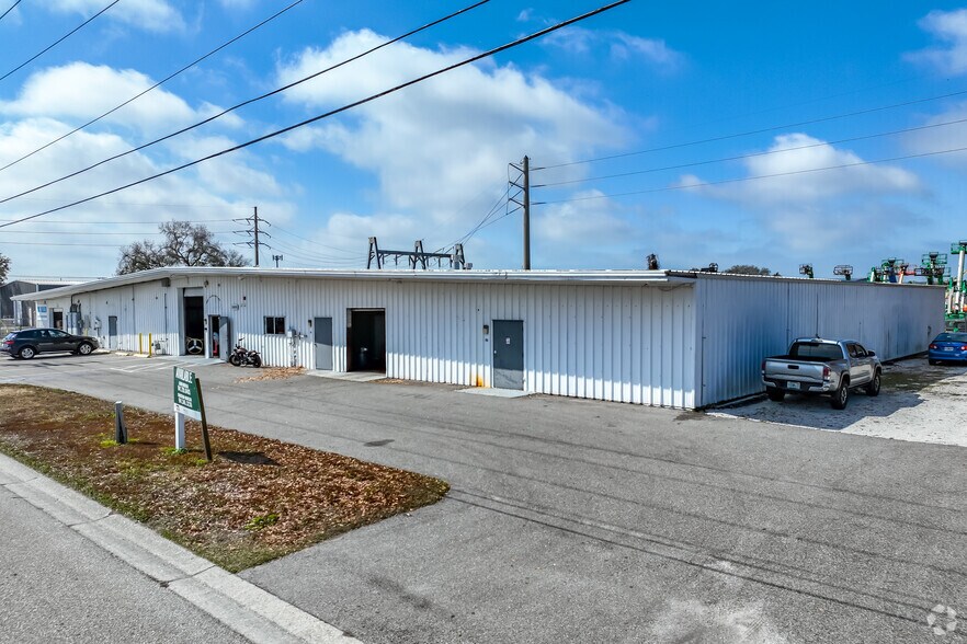 1909 Whitfield Park Loop, Sarasota, FL à louer - Photo de l’immeuble – Image 3 sur 22