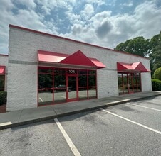 1540 Westbrook Plaza Dr, Winston-Salem, NC à louer Photo de l’immeuble– Image 1 sur 1