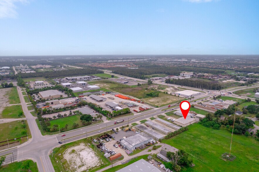 3559 Veronica S Shoemaker Blvd, Fort Myers, FL à louer - Photo de l’immeuble – Image 3 sur 19