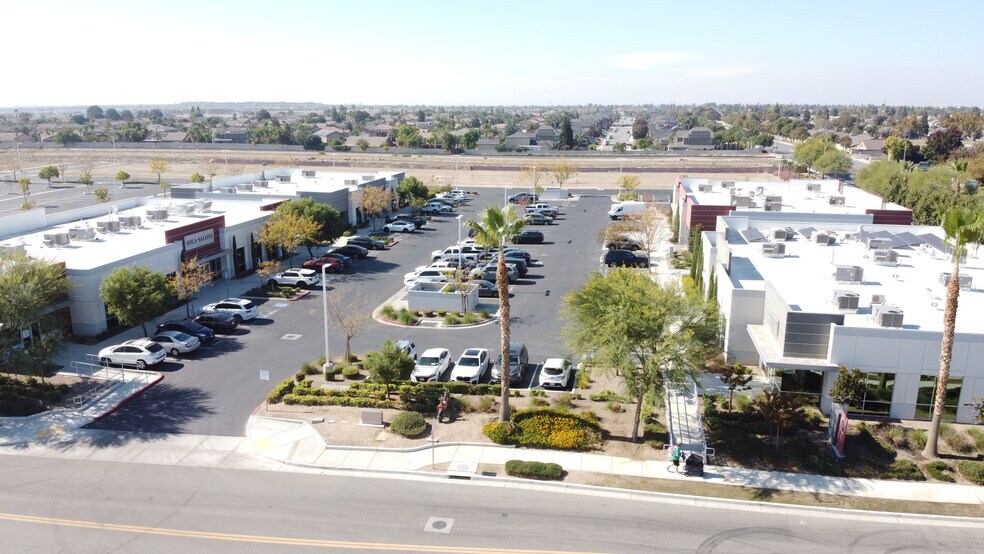 5701 Young St, Bakersfield, CA à vendre - Photo de l’immeuble – Image 3 sur 11