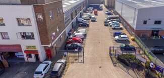 Plus de détails pour Bond Rd, Mitcham - Industriel/Logistique à louer