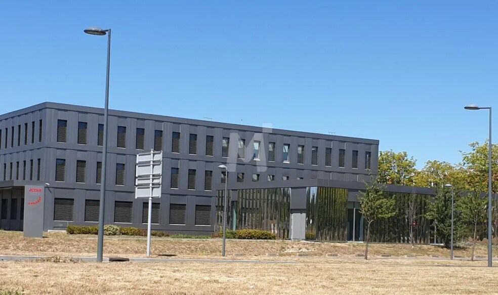 Bureau dans Évry-Courcouronnes à louer - Photo de l’immeuble – Image 1 sur 7