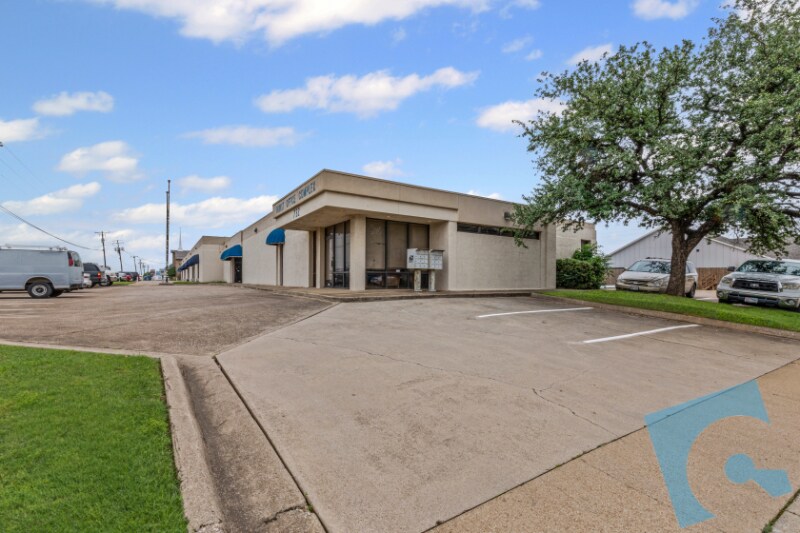 732-750 W Hurst Blvd, Hurst, TX à louer - Photo de l’immeuble – Image 2 sur 13