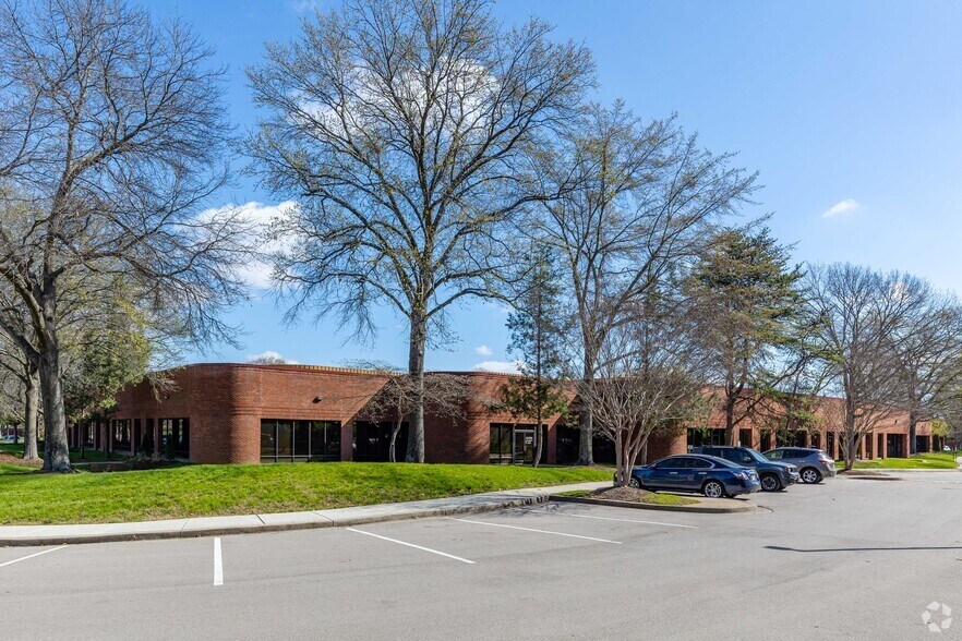618 Grassmere Park, Nashville, TN à louer - Photo de l’immeuble – Image 2 sur 5
