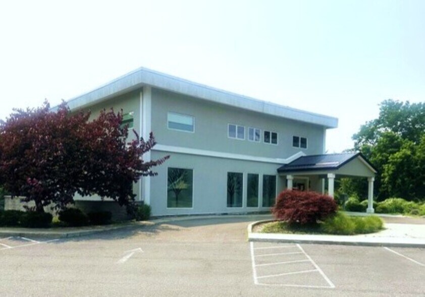 333 Hooper Rd, Endwell, NY à vendre - Photo de l’immeuble – Image 1 sur 5