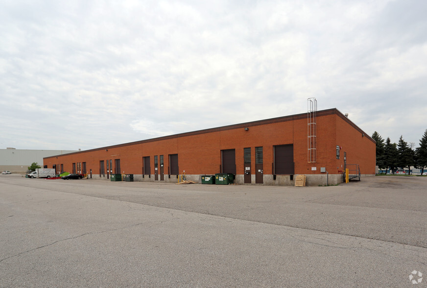 4 Paget Rd, Brampton, ON à louer - Photo de l’immeuble – Image 3 sur 3