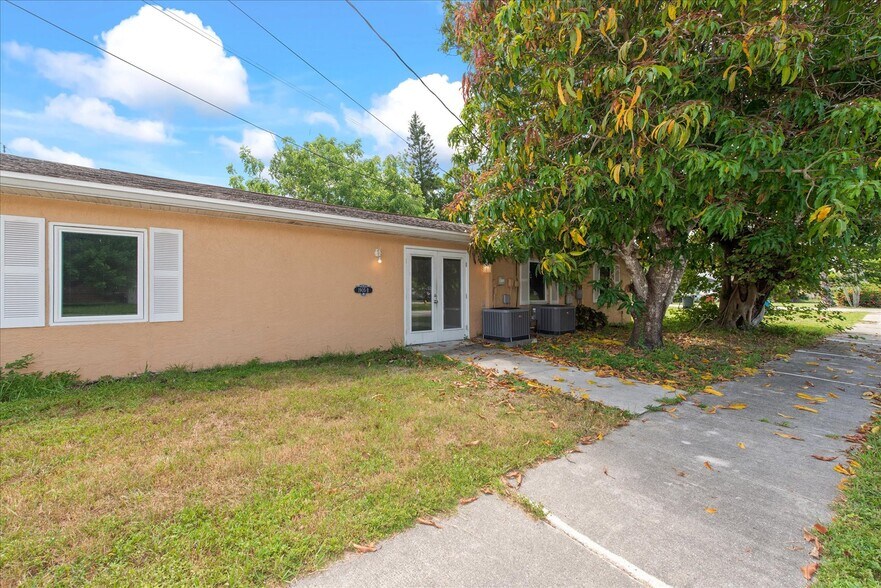1905 Oakley Ave, Fort Myers, FL à vendre - Photo de l’immeuble – Image 2 sur 39