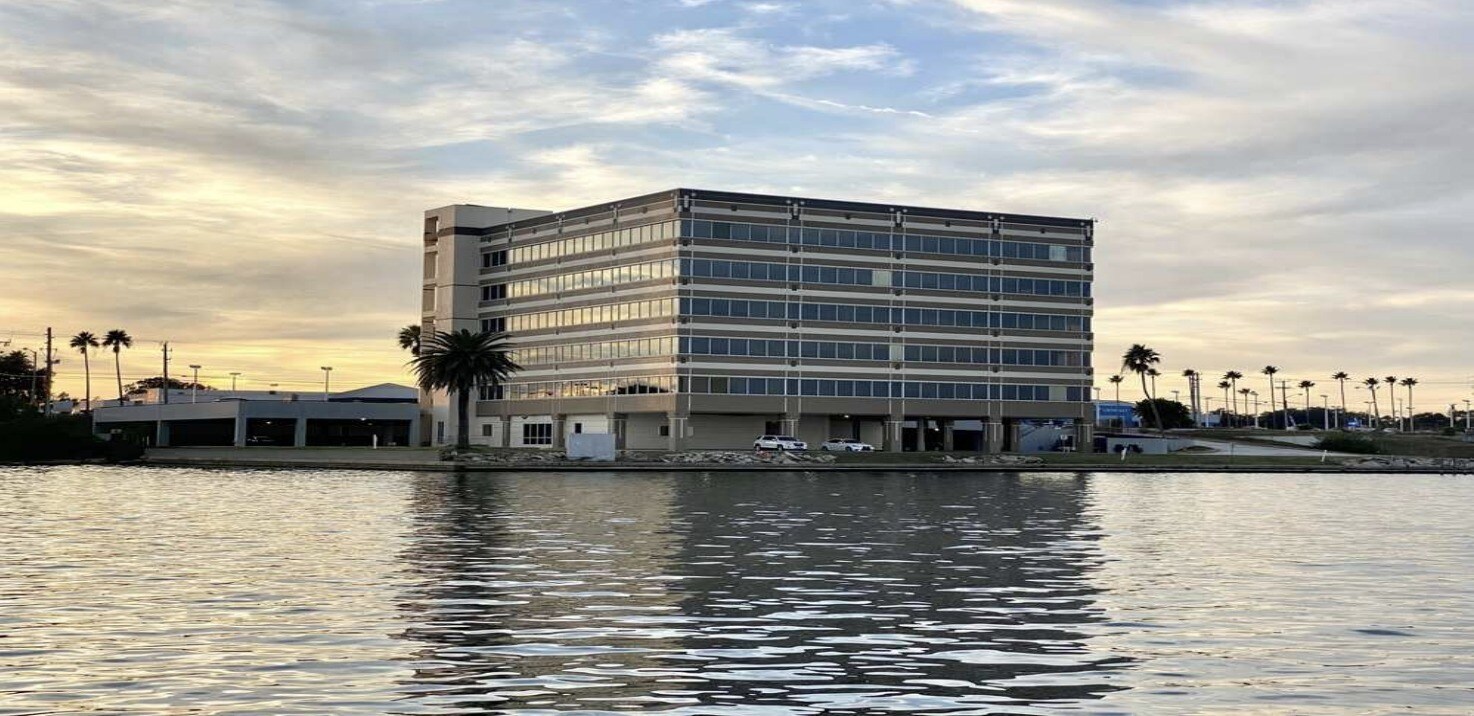 709 S Harbor City Blvd, Melbourne, FL à louer Photo de l’immeuble– Image 1 sur 10