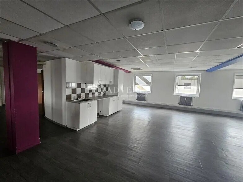 Bureau dans Montreuil à louer - Photo de l’immeuble – Image 3 sur 8