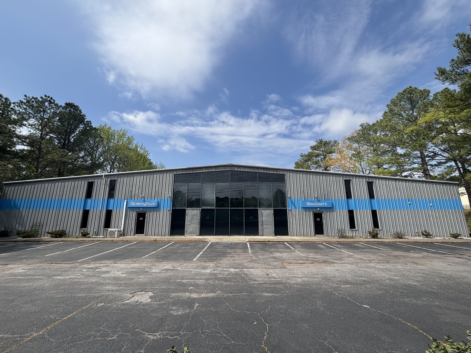 136 Industrial Dr, Birmingham, AL à louer Photo de l’immeuble– Image 1 sur 5