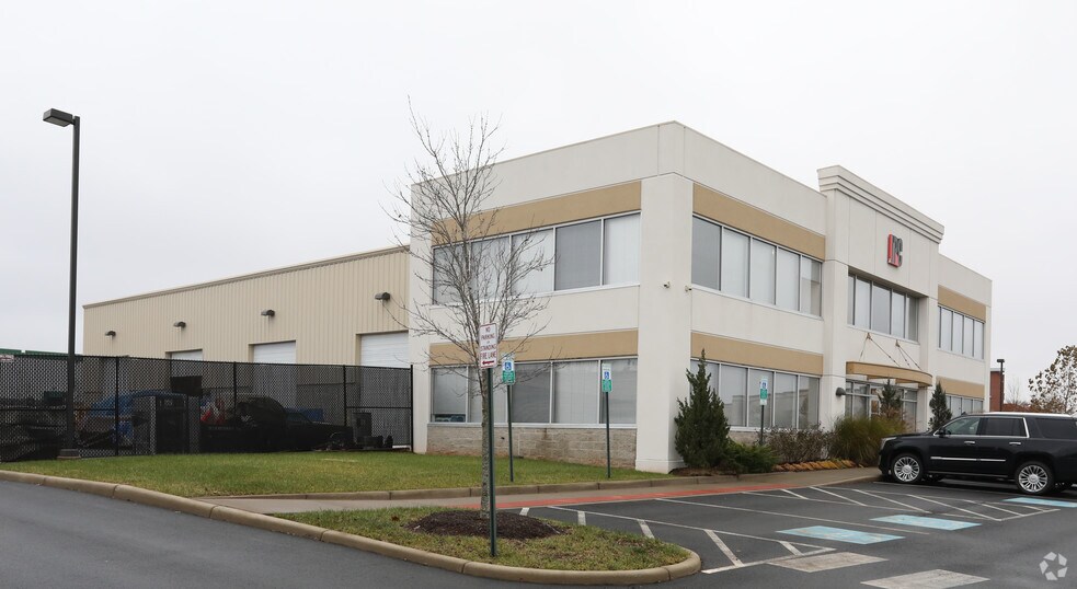 42669 Trade West Dr, Sterling, VA à louer - Photo de l’immeuble – Image 3 sur 4