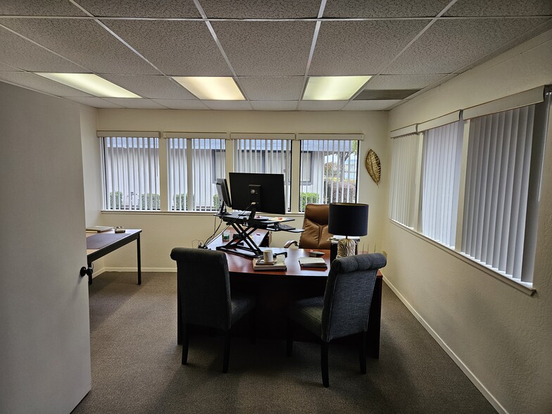 1098 Melody Ln, Roseville, CA à louer - Photo intérieure – Image 2 sur 7