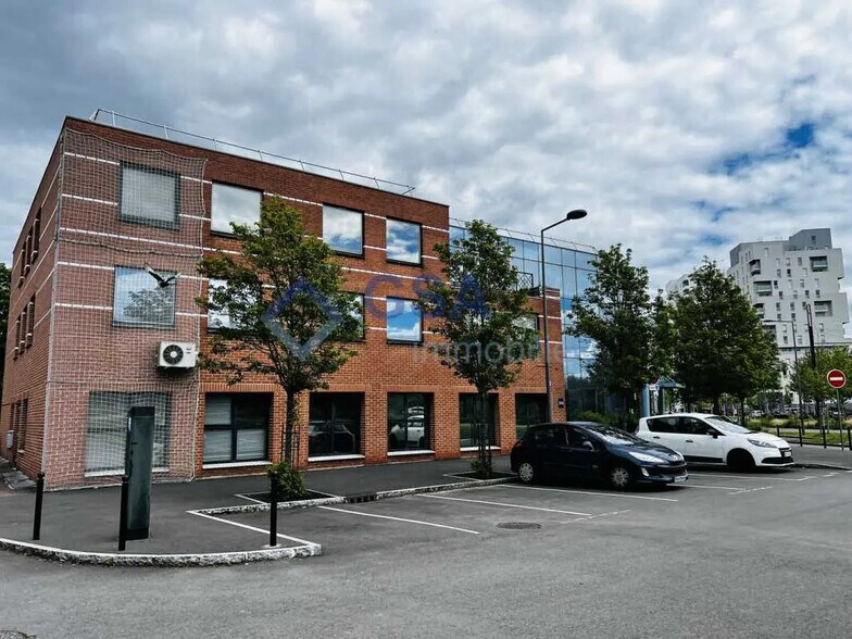 Bureau dans Évry-Courcouronnes à louer - Photo de l’immeuble – Image 1 sur 3