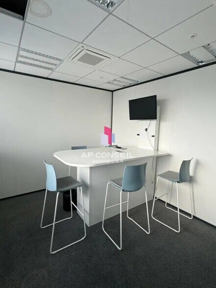 1 Rue Alfred De Vigny, Saint-Germain-en-Laye à louer - Photo de l’immeuble – Image 3 sur 10