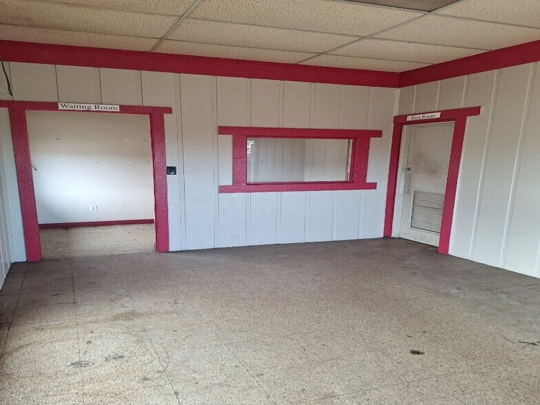 5115 N US Highway 23, Oscoda, MI à vendre - Photo de l’immeuble – Image 3 sur 6