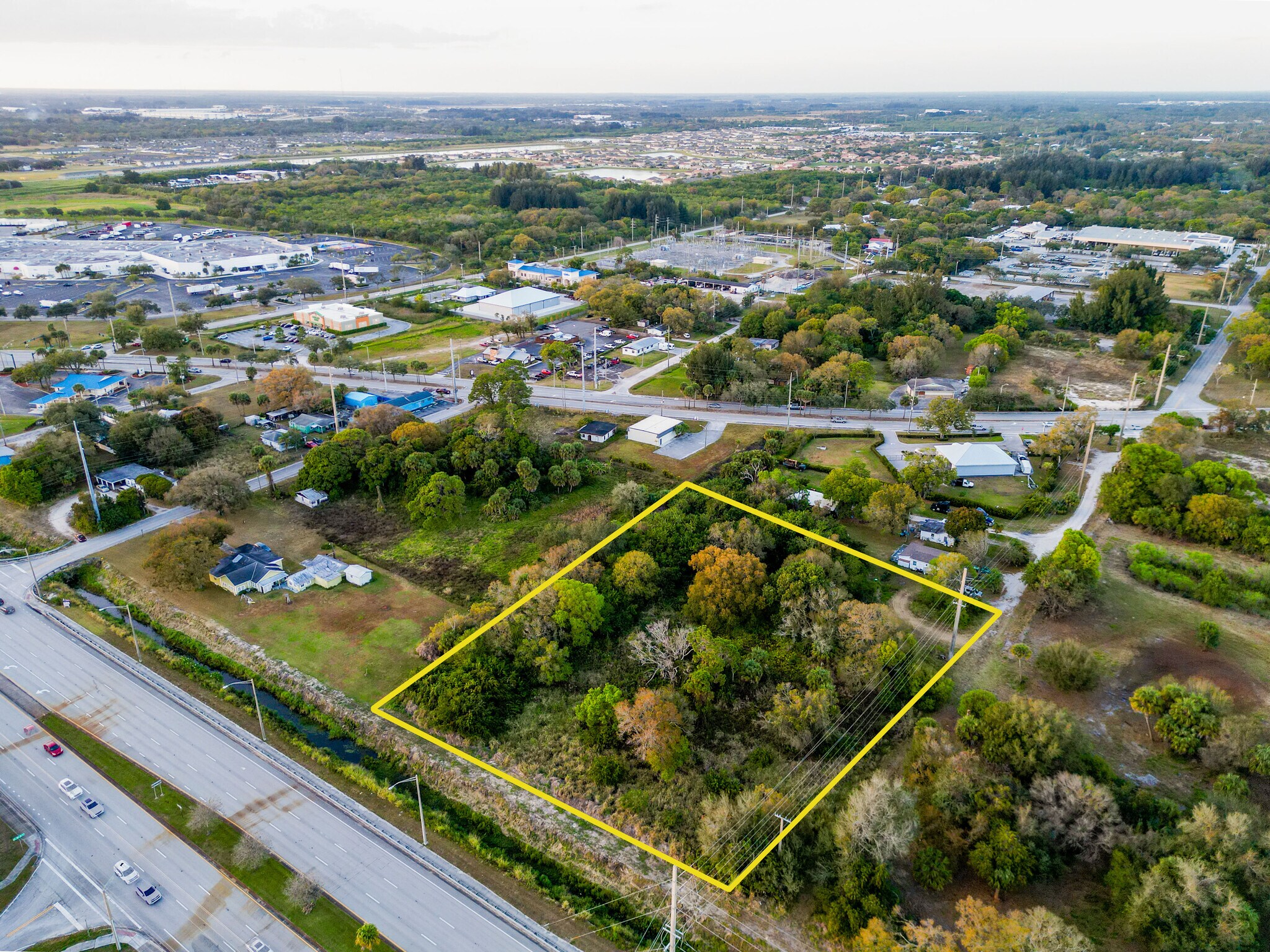 2111 S 37th, Fort Pierce, FL à vendre Photo principale– Image 1 sur 11