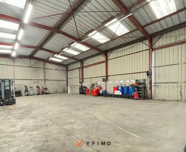 Local d’activités dans Aubergenville à louer - Photo intérieure – Image 2 sur 6