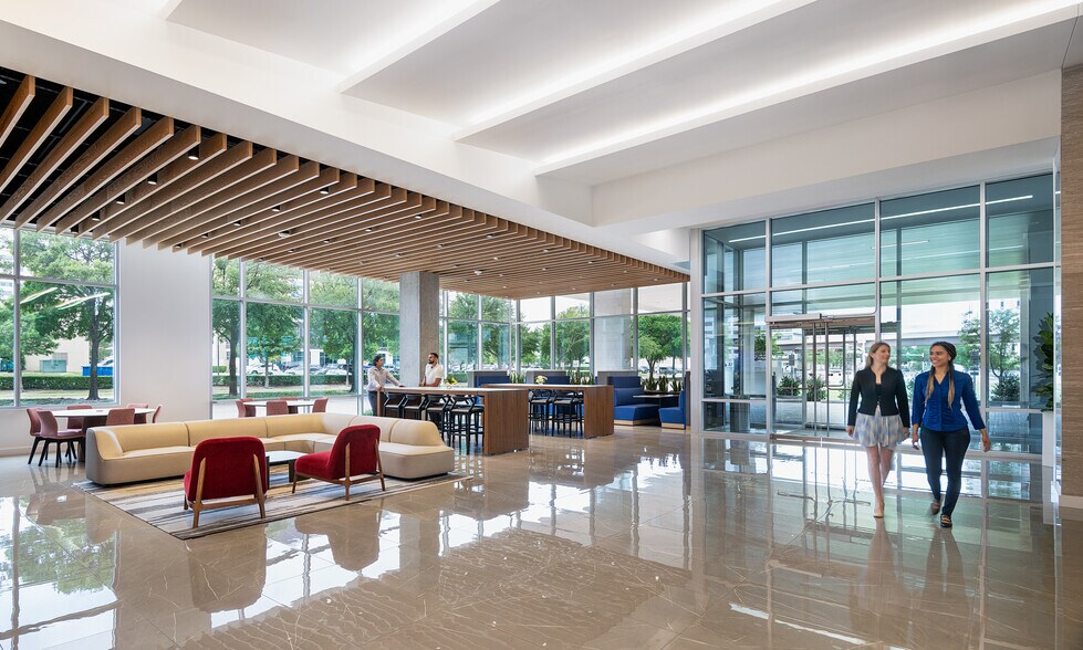 5801 Headquarters Dr, Plano, TX à louer - Photo intérieure – Image 3 sur 13