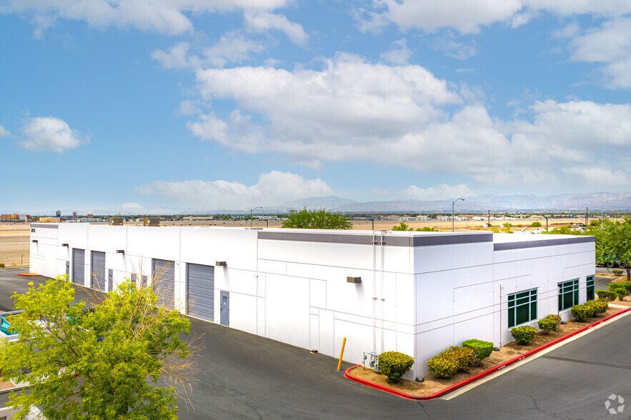 3925 W Cheyenne Ave, North Las Vegas, NV à louer - Photo de l’immeuble – Image 3 sur 3