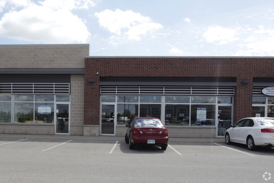 192-196 McEwan Dr E, Caledon, ON à louer - Photo de l’immeuble – Image 3 sur 6