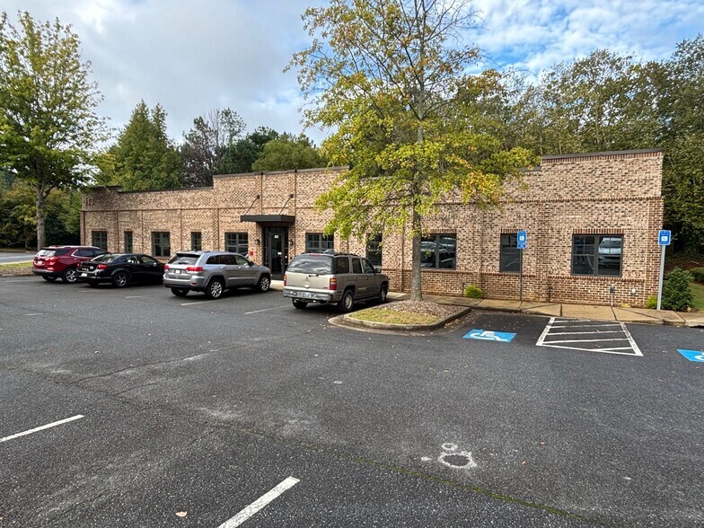113 Village Ctr W, Woodstock, GA à vendre - Photo principale – Image 1 sur 5