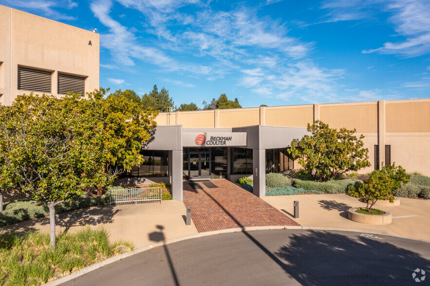 250 S Kraemer Blvd, Brea, CA à vendre - Photo de l’immeuble – Image 2 sur 7