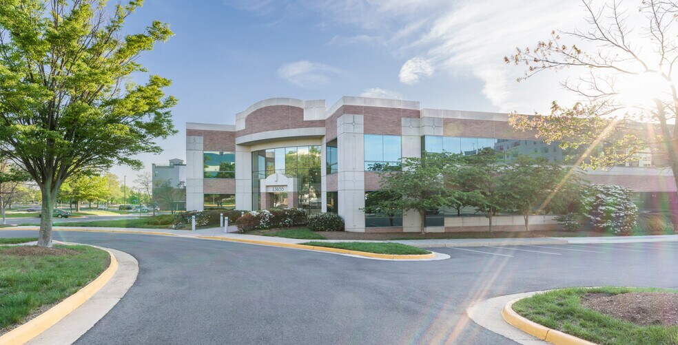 13655 Dulles Technology Dr, Herndon, VA à louer - Photo de l’immeuble – Image 2 sur 5