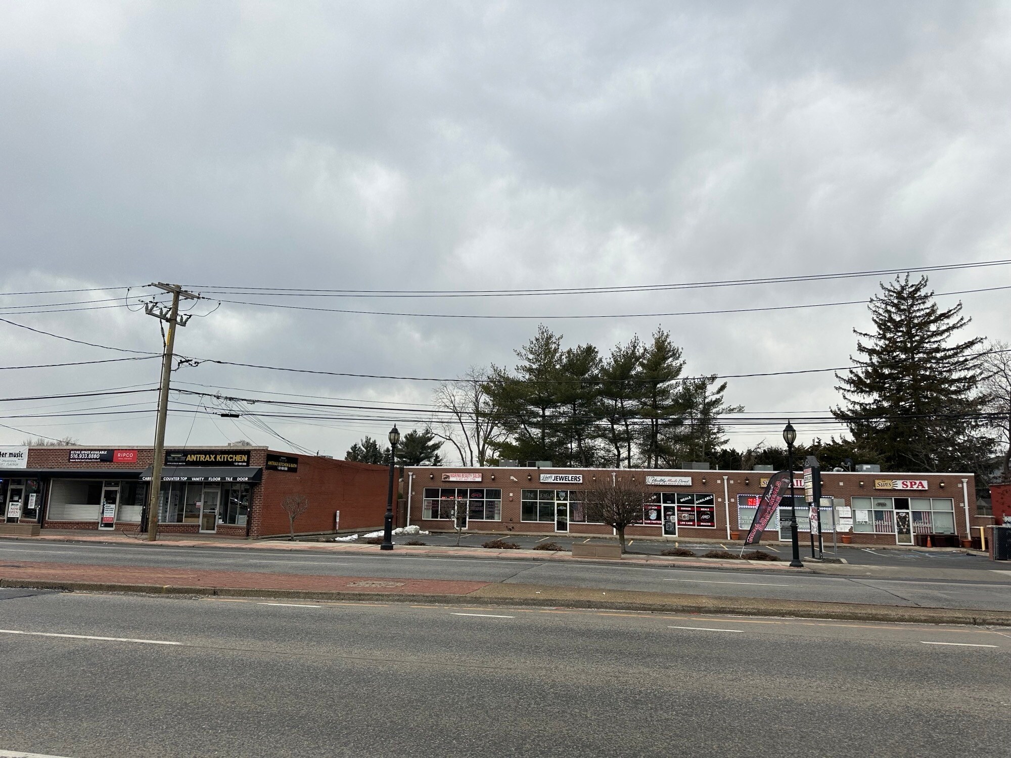 1858-1866 Deer Park Ave, Deer Park, NY à vendre Photo de l’immeuble– Image 1 sur 9