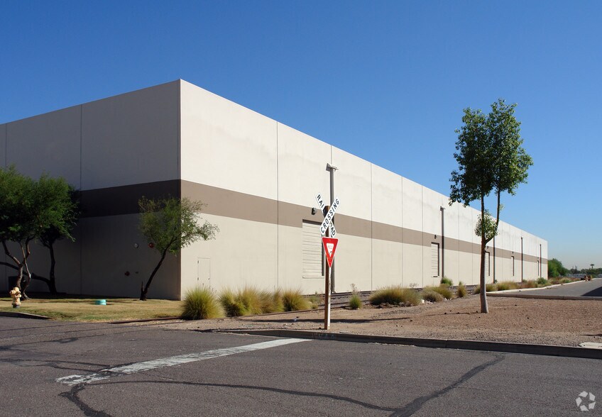 4441 W Polk St, Phoenix, AZ à louer - Photo de l’immeuble – Image 3 sur 15