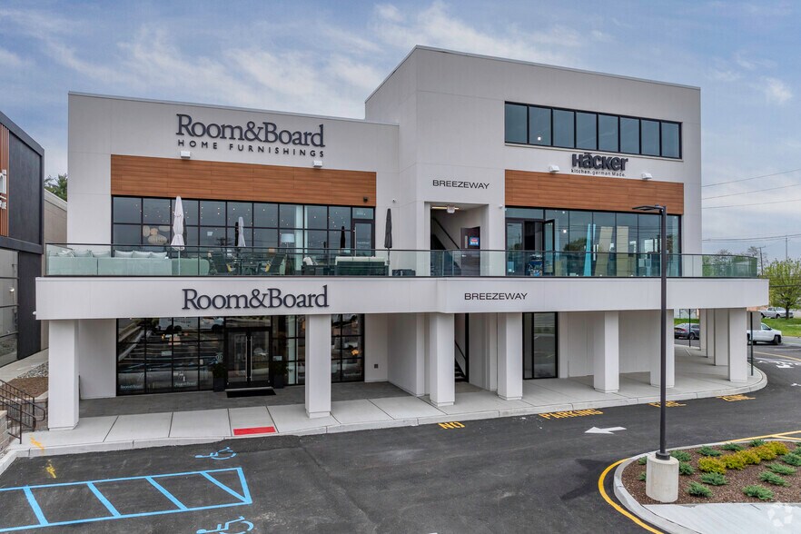 762 Rt 17 N, Paramus, NJ à louer - Photo de l’immeuble – Image 2 sur 5