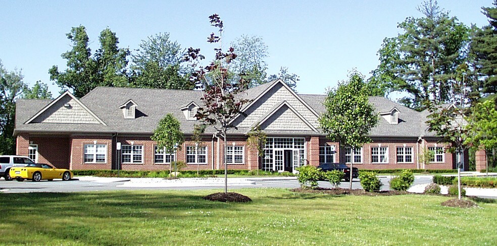 11750 Highland Rd, Hartland, MI à louer - Photo de l’immeuble – Image 2 sur 3