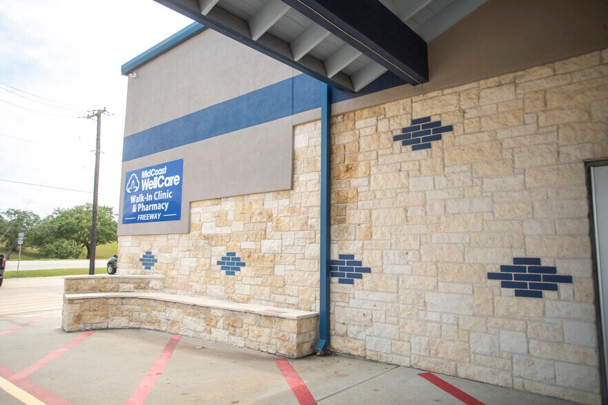 25000 US 59 Rd, El Campo, TX à vendre - Photo de l’immeuble – Image 3 sur 89