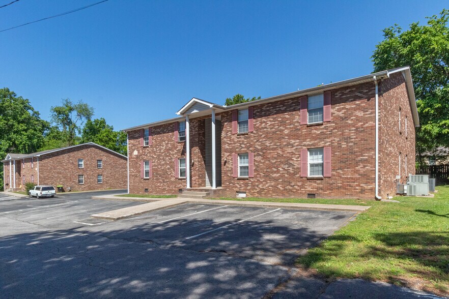 155 Jack Miller Blvd, Clarksville, TN à vendre - Photo principale – Image 1 sur 46