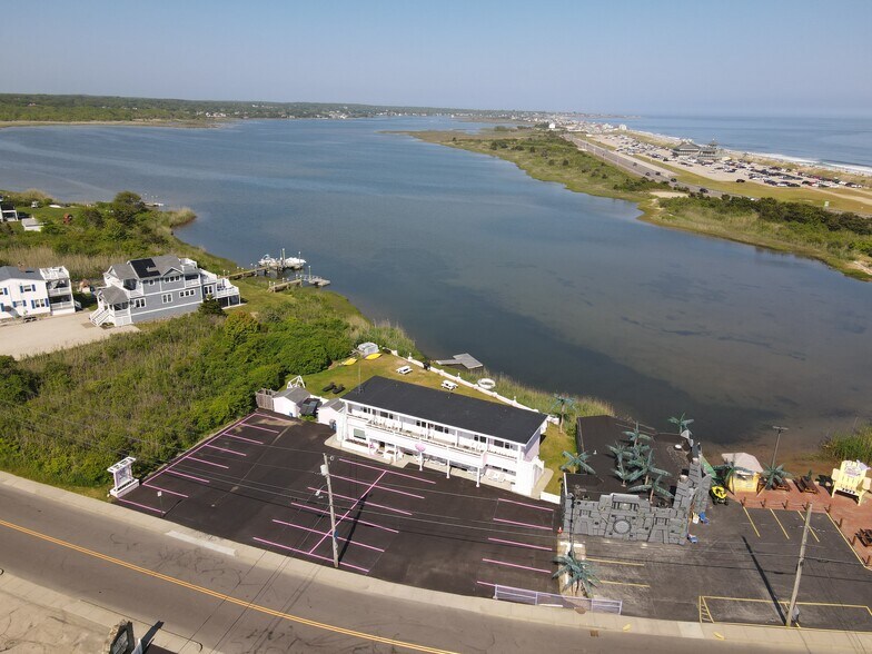 19 Winnapaug Rd, Westerly, RI à vendre - Photo de l’immeuble – Image 3 sur 17