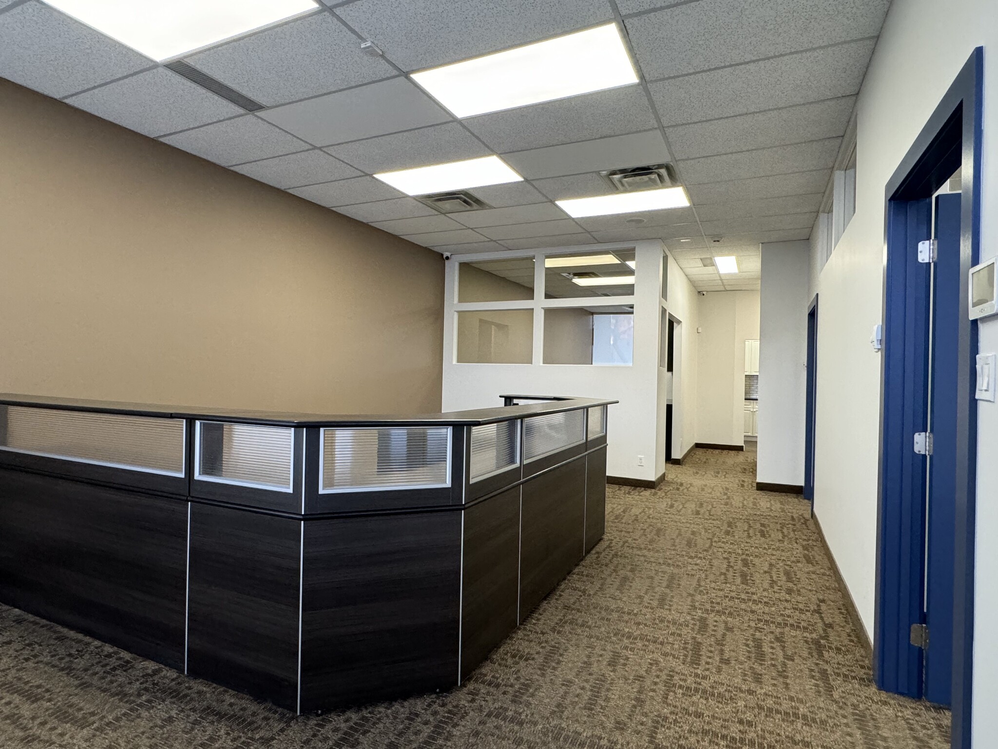 9837 110th St NW, Edmonton, AB à louer Photo intérieure– Image 1 sur 6