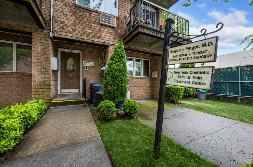 2256 Hendrickson St, Brooklyn, NY à vendre - Photo de l’immeuble – Image 2 sur 14
