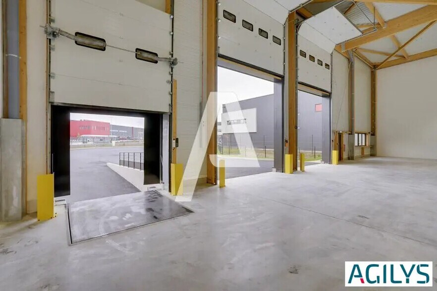 Industriel/Logistique dans Brie-Comte-Robert à louer - Photo de l’immeuble – Image 3 sur 8