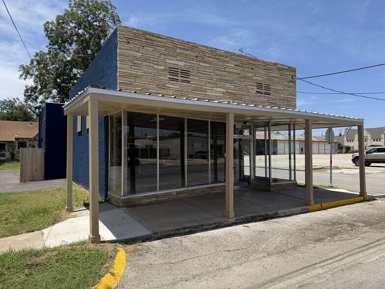 530 N Austin St, Seguin, TX à vendre - Photo de l’immeuble – Image 3 sur 18