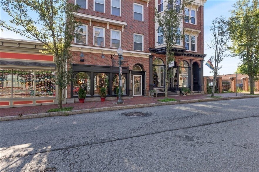 48 Main St, Amesbury, MA à louer - Photo de l’immeuble – Image 2 sur 16