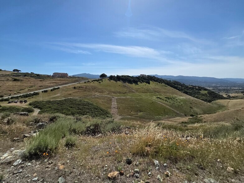 22610 Country View Dr, San Jose, CA à vendre - Photo de l’immeuble – Image 2 sur 4