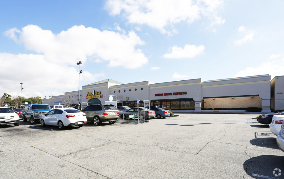 2090 S Garey Ave, Pomona, CA à louer - Photo principale – Image 1 sur 16