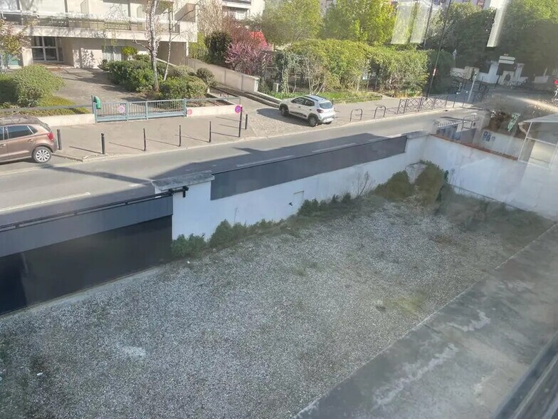 Local d'activités dans Courbevoie à vendre - Photo de l’immeuble – Image 3 sur 16