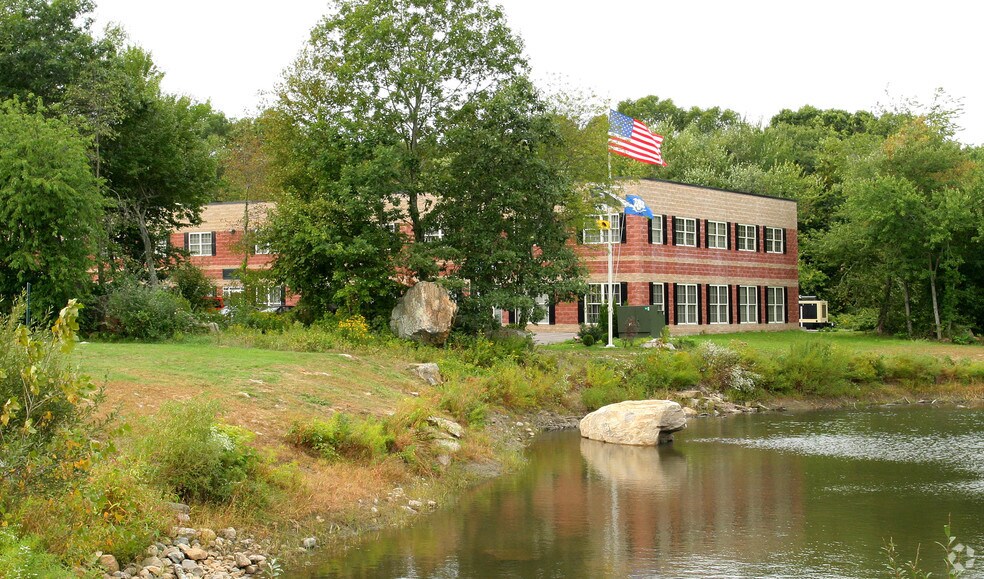 185 S Broad St, Pawcatuck, CT à louer - Photo de l’immeuble – Image 3 sur 6