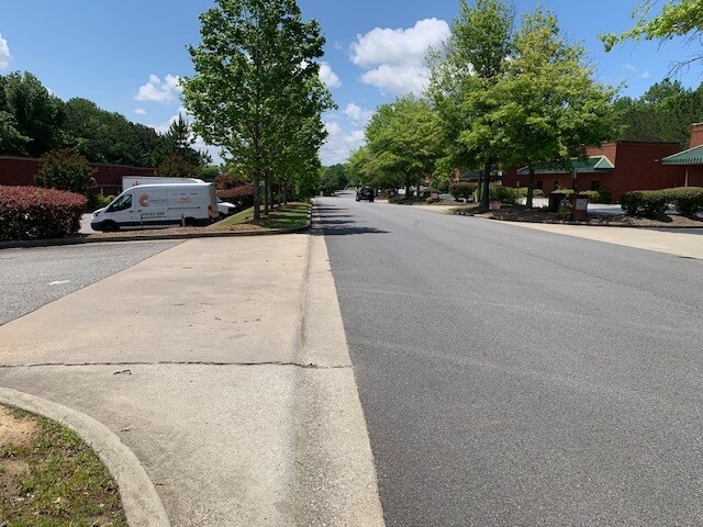 383 Swanson Dr, Lawrenceville, GA à louer - Photo de l’immeuble – Image 3 sur 4