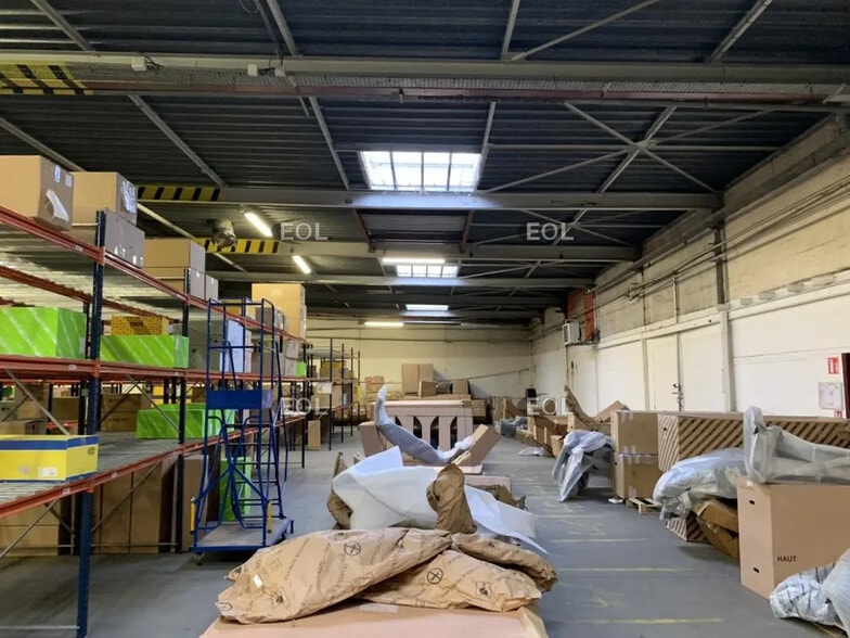 Local d’activités dans Villebon-sur-Yvette à louer - Photo de l’immeuble – Image 3 sur 9