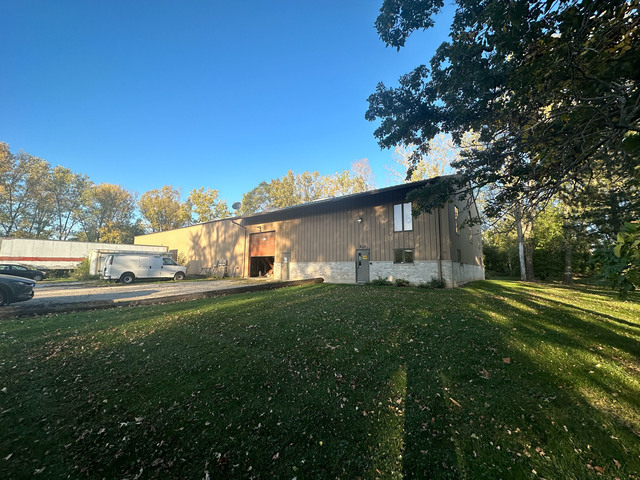 912 E Burnett Rd, Island Lake, IL à vendre - Photo de l’immeuble – Image 3 sur 21
